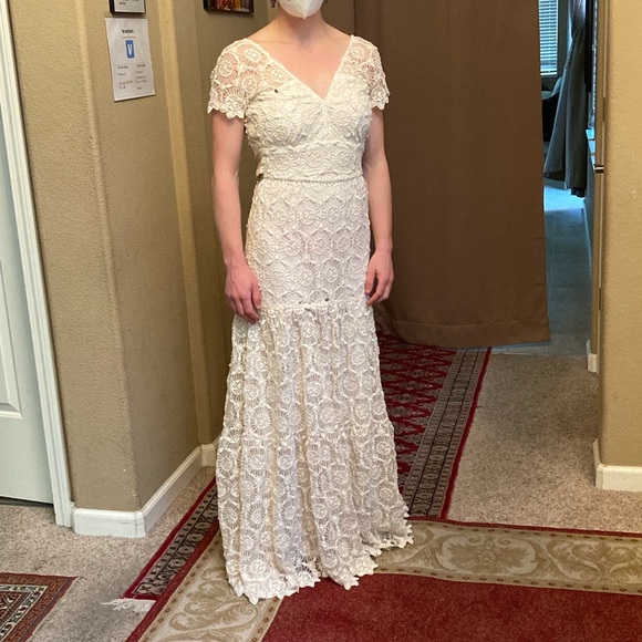 Kite and Butterfly Anais Wedding Gown - Picture 10 of 13